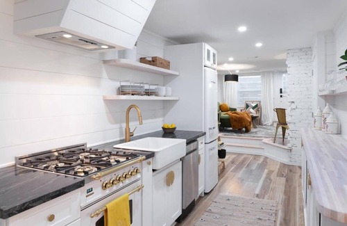 Midtown Apartment | Woody's Place by Minty Living