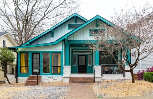 Midtown Apartment | Woody's Place by Minty Living