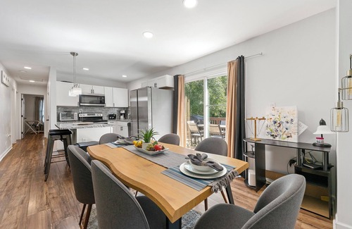 Austell House | Work & Family Fun for 10! ATL Charm Near Six Flags