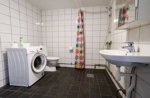 Save Apartment | Workers - 5BR - 1bath - Säve - Parking lot