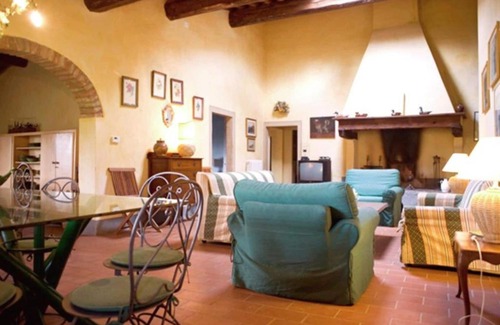 Ghizzano House | Workers land on estate with pool near Pisa and Florence