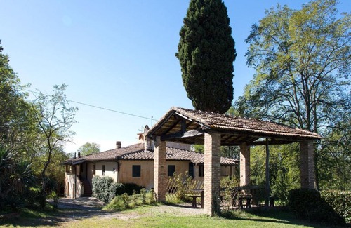 Ghizzano House | Workers land on estate with pool near Pisa and Florence