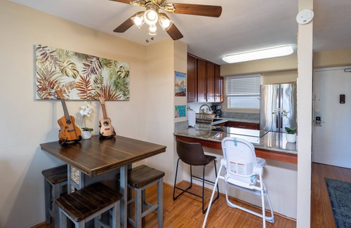 McCully - Moiliili Condo | World Famous Waikiki Beach, Includes parking.