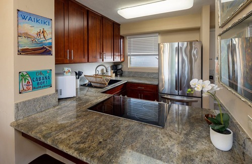 McCully - Moiliili Condo | World Famous Waikiki Beach, Includes parking.