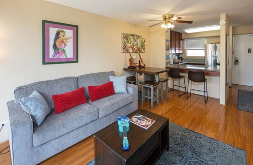 McCully - Moiliili Condo | World Famous Waikiki Beach, Includes parking.