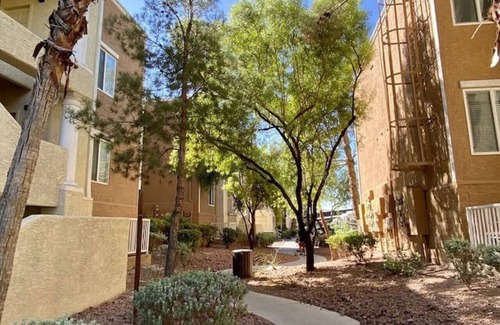 Las Vegas Apartment | Worldmark Tropicana Avenue 1BD