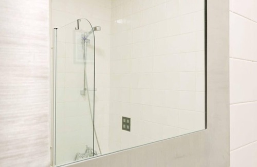 Bristol Apartment | Worrall Suite - Hopewell
