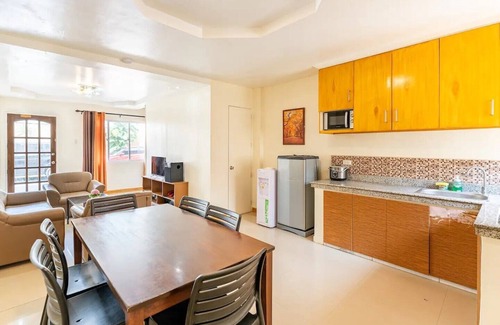 Lapu-Lapu House | WOW! 3BR House w/Karaoke ,Swimming Pool, Pet Friendly