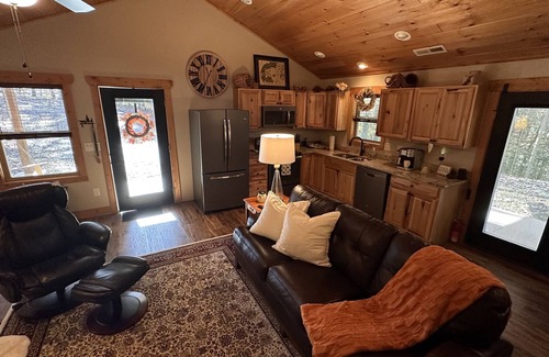 Murphy Cabin | WOW! Beautiful Modern Mountain Cabin- Cozy-Peaceful-Secluded-Fire Pit-Wifi-Pets