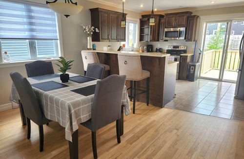 Paradise House | WOW! Executive 2-Bedroom 2-Bathroom