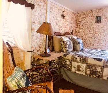 Chitina Cabin | Wrangell Mountain Lodge- Private Bathroom with shower