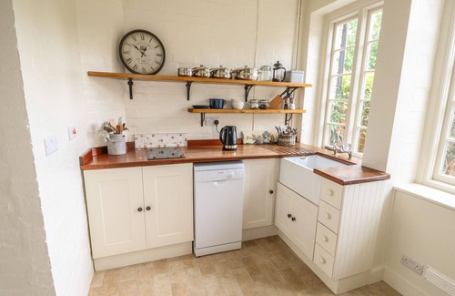 Longdon Cottage | WREN COTTAGE, pet friendly, with a garden in Uppingham
