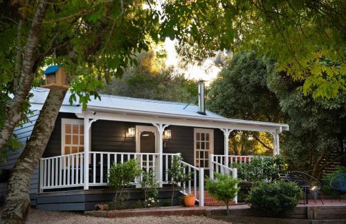 Daylesford House | Wrenwood Cottage- outdoor spa in serene setting