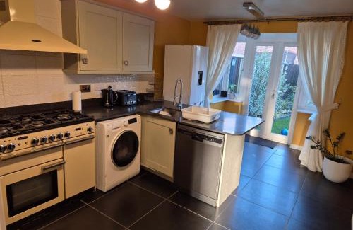 Cymau Villa | Wrexham Retreat Villa 4 bedrooms, 3 Bath