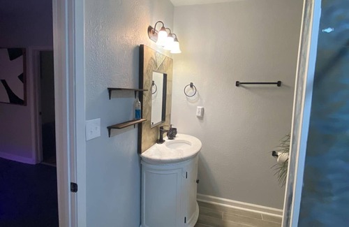 Blytheville House | Wright Way Oasis. 3-bedroom house 2 bath with a fitness room, Wi-Fi an Smart Tv
