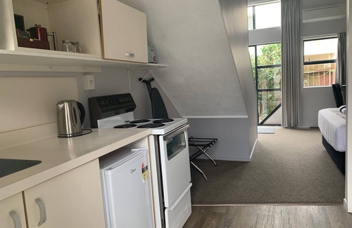Paraparaumu Beach Hotel | Wrights By The Sea Motel