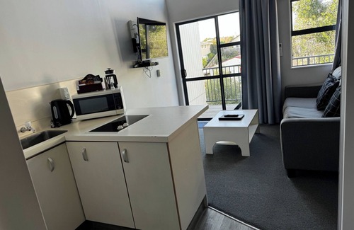 Paraparaumu Beach Hotel | Wrights By The Sea Motel