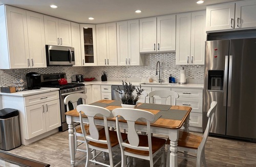 Lakeview Condo | Wrigleyville Inn - Garden Unit