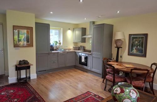 Swanmore Apartment | Writer's Retreat