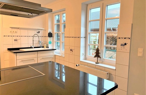 Epenwohrden Apartment | Wunderschöne Ferienwohnung mit Kamin und Großem Garten an der Nordsee