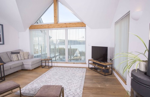 Gwbert Apartment | Wyn y Mor - luxury home with sea views and a private hot tub