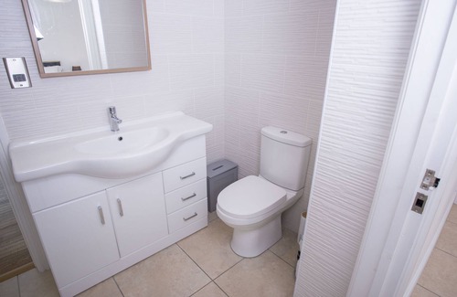 Gwbert Apartment | Wyn y Mor - luxury home with sea views and a private hot tub