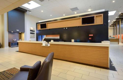 Crosswoods Hotel | Wyndham Columbus