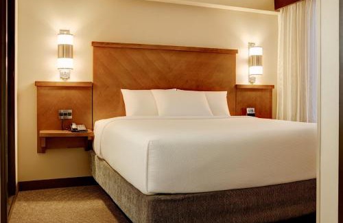 Waldron Hotel | Wyndham Garden Kansas City Airport