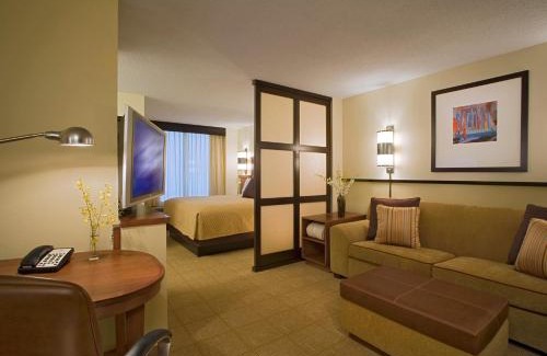 Waldron Hotel | Wyndham Garden Kansas City Airport