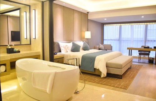 Dianbai District Hotel | Wyndham Grand Maoming