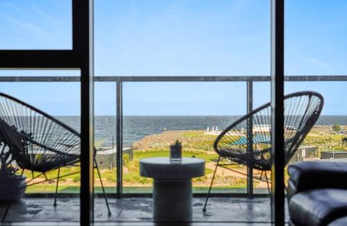 Werribee South Apartment | Wyndham Harbour Luxury Bayside Haven with parking