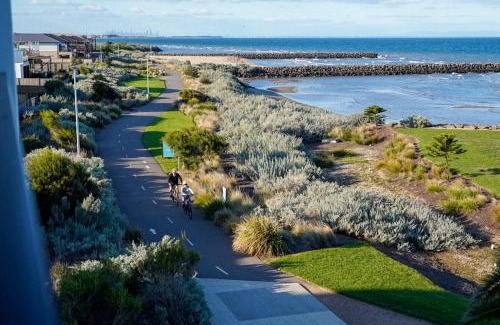 Werribee South Apartment | Wyndham Harbour Luxury Bayside Haven with parking