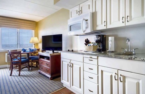 The Point Condo | Wyndham Inn on Long Wharf |1BR/1BA King Bed Suite
