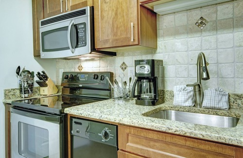 Ash Condo | Wyndham Towers on the Grove | Studio Resort Suite