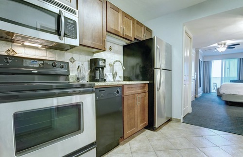 Ash Condo | Wyndham Towers on the Grove | Studio Resort Suite