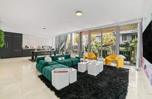 Wynwood Art District Condo | Wynwood 2BR 2BA | Free Parking & Balcony