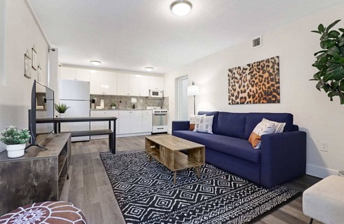 Wynwood Art District Apartment | Wynwood Oasis 🌴 2 Bedroom, Yard, Central Location