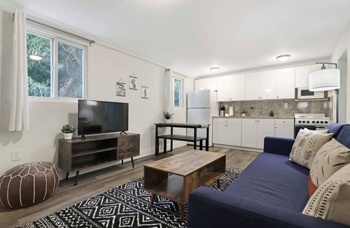 Wynwood Art District Apartment | Wynwood Oasis 🌴 2 Bedroom, Yard, Central Location