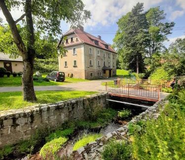 Walim Apartment | WYPOSAŻONY apartament przy strumyku w Górach Sowich, Smart TV, Odpocznij w naturze!