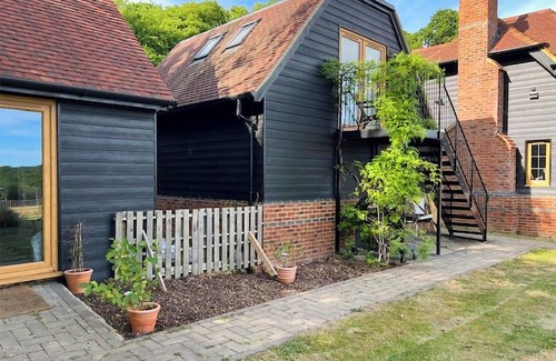 Rusper Cottage | Wysteria, North Lodge