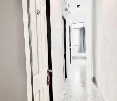 Wat Bowon Niwet Apartment | X Mitr Inn Khaosan road - มิตร อินน์ ถนนข้าวสาร