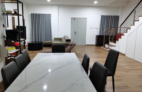 Gelam House | XHQ Home Stay - PD Mahkota (30 Pax)