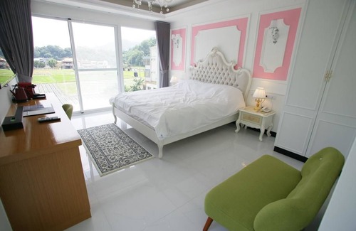 Dahu Bed & Breakfast | Xianel Vacation Chateau