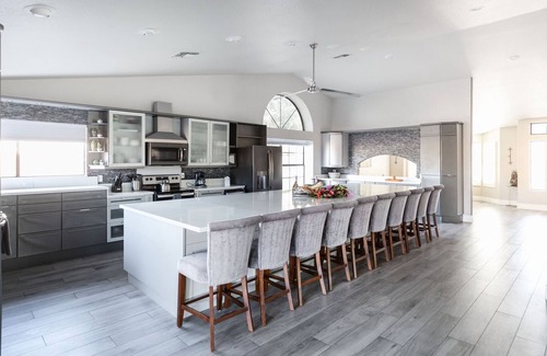 North Mountain House | XL Kitchen | Corporate or Family Retreat w/Pool