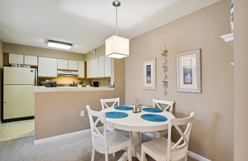 Heron Harbour Isle Condo | XPLORIE ACTIVITIES AND LINENS INCLUDED! 1BR Condo-Heron Harbour Complex-120th Street-Great Outdoor Pools!
