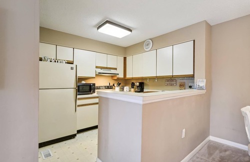 Heron Harbour Isle Condo | XPLORIE ACTIVITIES AND LINENS INCLUDED! 1BR Condo-Heron Harbour Complex-120th Street-Great Outdoor Pools!