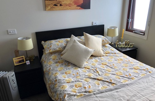 Glen Waverley Bed & Breakfast | (Y) 5-Star Room+Bathroom - Single/Couple/Business