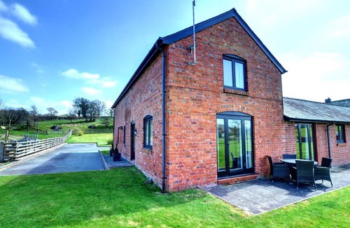 Caersws House | Y Beudy - Two Bedroom House, Sleeps 4