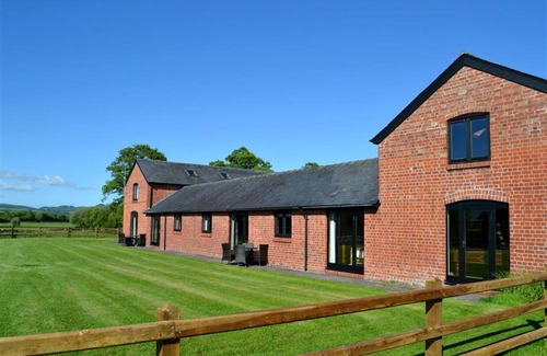 Caersws House | Y Beudy - Two Bedroom House, Sleeps 4