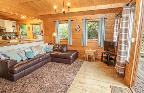 Henryd Cottage | Y CABAN, family friendly, with a garden in Conwy